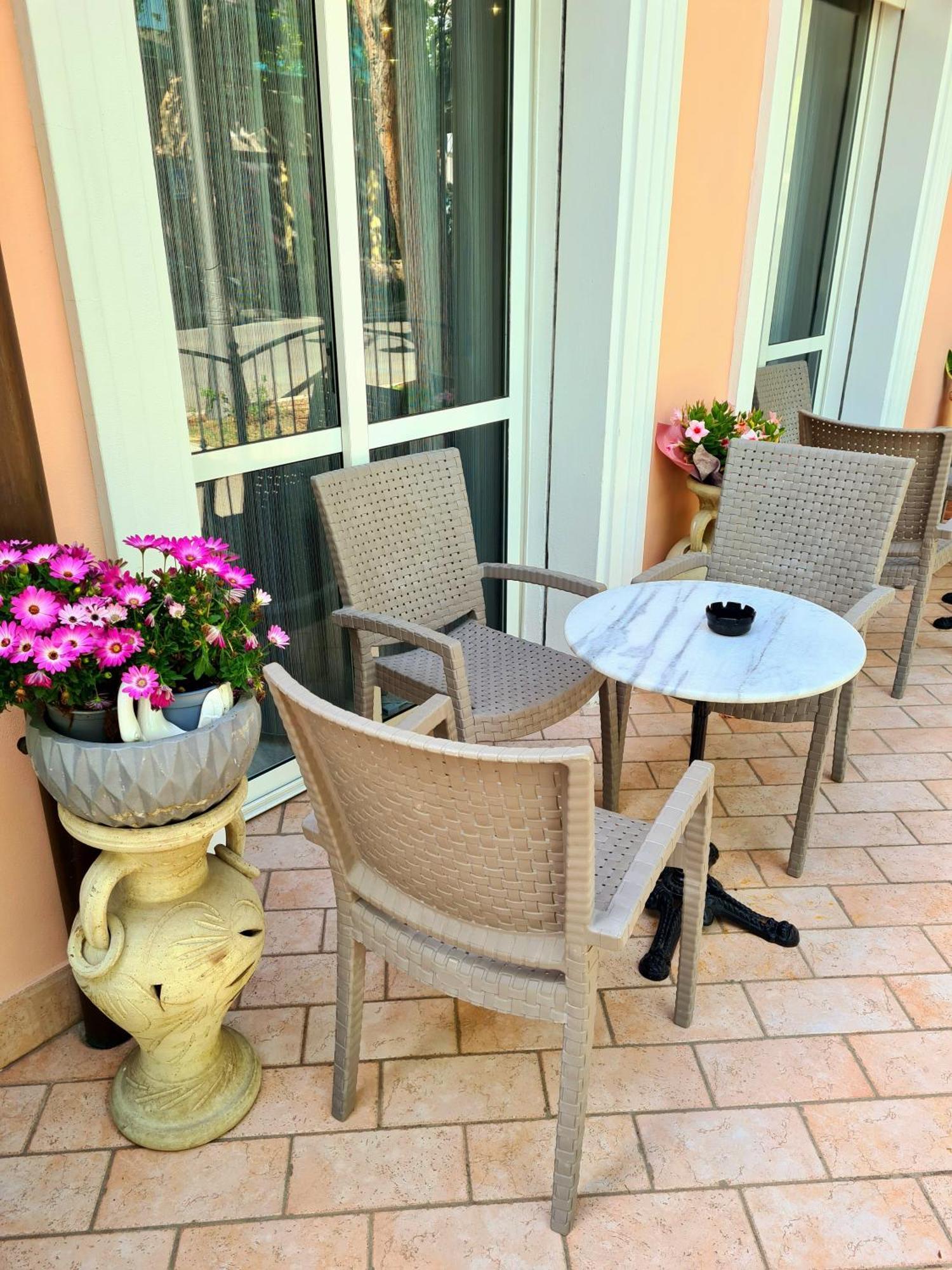 Hotel Laura Cesenatico Esterno foto